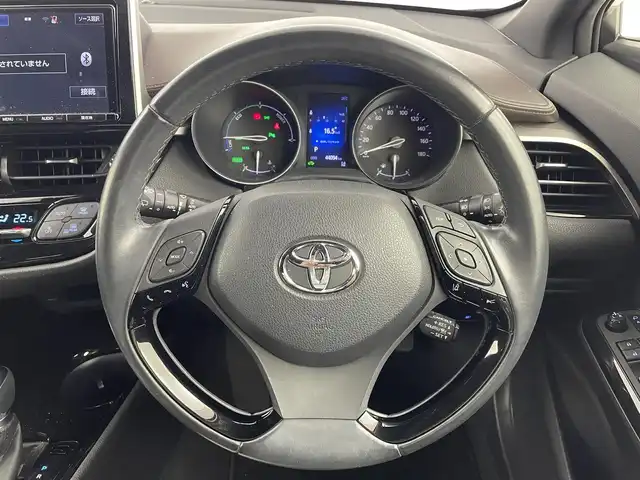 トヨタ Ｃ－ＨＲ G 大阪府 2017(平29)年 4.4万km センシュアルレッドマイカ トヨタセーフティセンス/　・プリクラッシュセーフティ/　・レーンディパーチャーアラート/　・オートマチックハイビーム/　・レーダークルーズコントロール/　・ブラインドスポットモニター/　・クリアランスソナー/純正9インチナビ/　Bluetooth/CD/DVD/フルセグ/バックカメラ/LEDオートライト/フォグランプ/オートマチックハイビーム/ハーフレザーシート/シートヒーター/電子パーキングブレーキ/ブレーキホールド/スマートキー/ビルトインETC/純正18インチアルミホイール/電動格納ウィンカーミラー/ドアバイザー