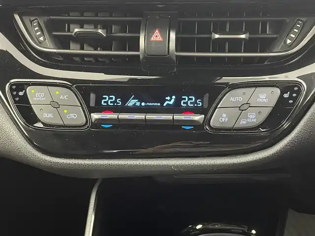 トヨタ Ｃ－ＨＲ G 大阪府 2017(平29)年 4.4万km センシュアルレッドマイカ トヨタセーフティセンス/　・プリクラッシュセーフティ/　・レーンディパーチャーアラート/　・オートマチックハイビーム/　・レーダークルーズコントロール/　・ブラインドスポットモニター/　・クリアランスソナー/純正9インチナビ/　Bluetooth/CD/DVD/フルセグ/バックカメラ/LEDオートライト/フォグランプ/オートマチックハイビーム/ハーフレザーシート/シートヒーター/電子パーキングブレーキ/ブレーキホールド/スマートキー/ビルトインETC/純正18インチアルミホイール/電動格納ウィンカーミラー/ドアバイザー