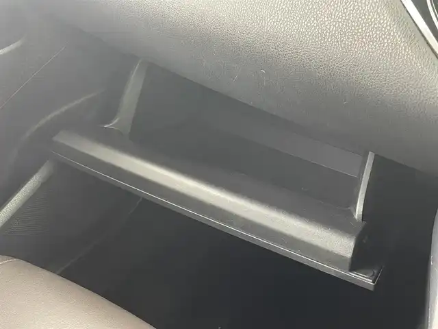 トヨタ Ｃ－ＨＲ G 大阪府 2017(平29)年 4.4万km センシュアルレッドマイカ トヨタセーフティセンス/　・プリクラッシュセーフティ/　・レーンディパーチャーアラート/　・オートマチックハイビーム/　・レーダークルーズコントロール/　・ブラインドスポットモニター/　・クリアランスソナー/純正9インチナビ/　Bluetooth/CD/DVD/フルセグ/バックカメラ/LEDオートライト/フォグランプ/オートマチックハイビーム/ハーフレザーシート/シートヒーター/電子パーキングブレーキ/ブレーキホールド/スマートキー/ビルトインETC/純正18インチアルミホイール/電動格納ウィンカーミラー/ドアバイザー