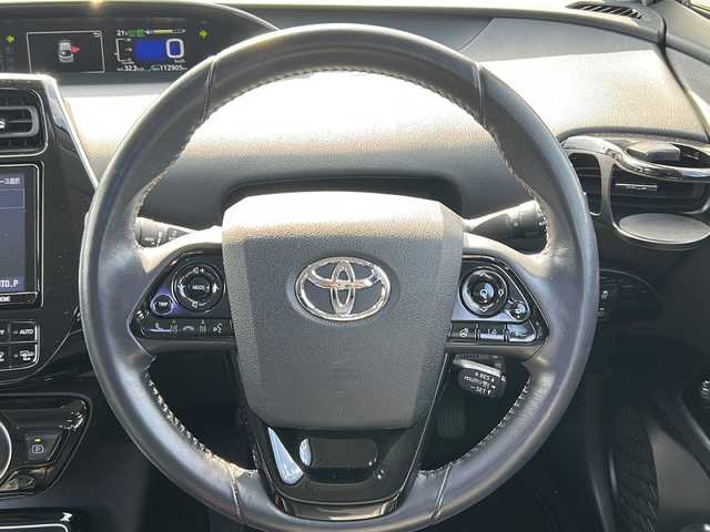 トヨタ プリウス ＰＨＶ A プレミアム 佐賀県 2019(令1)年 11.3万km ホワイトパールクリスタルシャイン ・モデリスタエアロ/・モデリスタアルミ/・純正9インチナビ/（フルセグ/Bluetooth/DISC/AM/FM/SD）/・バックカメラ/・ドライブレコーダー/・衝突被害軽減システム/・横滑り防止装置/・追従型クルーズコントロール/・レーンキープアシスト/・パーキングアシスト/・LEDヘッドライト/・フォグランプ/・ビルドインETC/・D席パワーシート/・D/N席エアシート/・D/N席シートヒーター/・ヘッドアップディスプレイ/・スペアキー