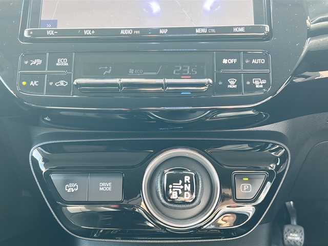 トヨタ プリウス ＰＨＶ A プレミアム 佐賀県 2019(令1)年 11.3万km ホワイトパールクリスタルシャイン ・モデリスタエアロ/・モデリスタアルミ/・純正9インチナビ/（フルセグ/Bluetooth/DISC/AM/FM/SD）/・バックカメラ/・ドライブレコーダー/・衝突被害軽減システム/・横滑り防止装置/・追従型クルーズコントロール/・レーンキープアシスト/・パーキングアシスト/・LEDヘッドライト/・フォグランプ/・ビルドインETC/・D席パワーシート/・D/N席エアシート/・D/N席シートヒーター/・ヘッドアップディスプレイ/・スペアキー