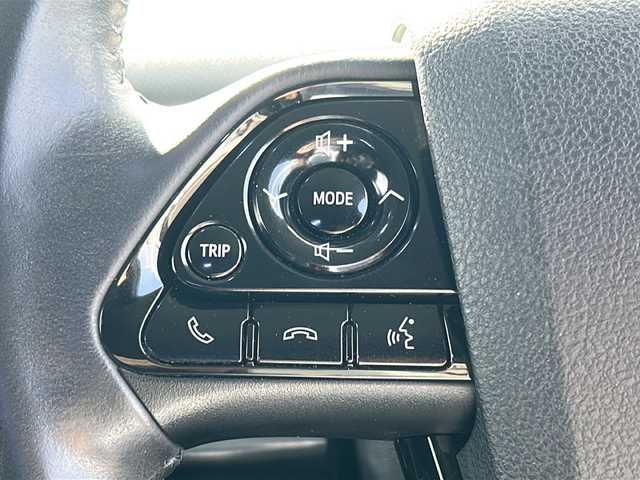 トヨタ プリウス ＰＨＶ A プレミアム 佐賀県 2019(令1)年 11.3万km ホワイトパールクリスタルシャイン ・モデリスタエアロ/・モデリスタアルミ/・純正9インチナビ/（フルセグ/Bluetooth/DISC/AM/FM/SD）/・バックカメラ/・ドライブレコーダー/・衝突被害軽減システム/・横滑り防止装置/・追従型クルーズコントロール/・レーンキープアシスト/・パーキングアシスト/・LEDヘッドライト/・フォグランプ/・ビルドインETC/・D席パワーシート/・D/N席エアシート/・D/N席シートヒーター/・ヘッドアップディスプレイ/・スペアキー