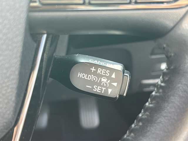 トヨタ プリウス ＰＨＶ A プレミアム 佐賀県 2019(令1)年 11.3万km ホワイトパールクリスタルシャイン ・モデリスタエアロ/・モデリスタアルミ/・純正9インチナビ/（フルセグ/Bluetooth/DISC/AM/FM/SD）/・バックカメラ/・ドライブレコーダー/・衝突被害軽減システム/・横滑り防止装置/・追従型クルーズコントロール/・レーンキープアシスト/・パーキングアシスト/・LEDヘッドライト/・フォグランプ/・ビルドインETC/・D席パワーシート/・D/N席エアシート/・D/N席シートヒーター/・ヘッドアップディスプレイ/・スペアキー