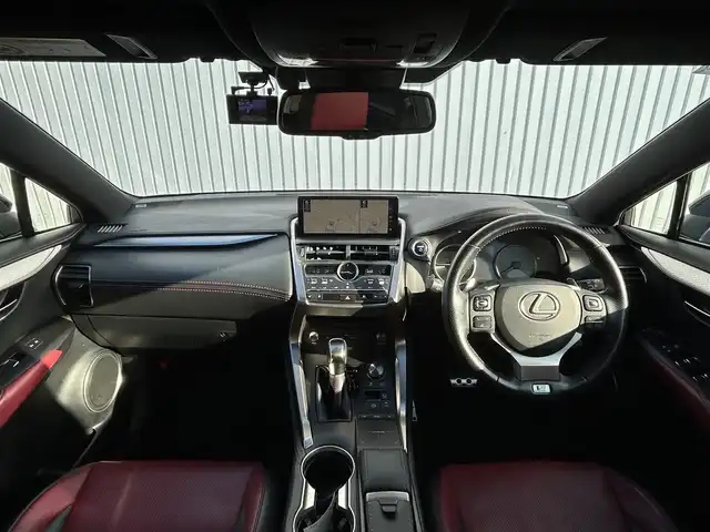 レクサス ＮＸ 300h Fスポーツ 滋賀県 2020(令2)年 3.5万km ヒートブルーコントラストレイヤリング マークレビンソン/純正10.3インチナビ/・AM/FM/・CD/DVD/・SD/USB/AUX/・サウンドライブラリ/・Bluetooth/・Miracast/・フルセグTV/アクティブサウンドコントロール/パノラミックビューモニター/ステアリングスイッチ/革巻きステアリング/ステアリングヒーター/パドルシフト/パノラマルーフ/ヘッドアップディスプレイ/前後ドライブレコーダー/ビルトインETC2.0/プリクラッシュセーフティ/レーントレーシングアラート/パーキングサポートアラート/ブラインドスポットモニター/ロードサインアシスト/アダプティブクルーズコントロール/前席パワーシート/前席シートヒーター/前席ベンチレーションシート/運転席メモリシート/ドアミラーヒーター/LEDヘッドライト/オートマチックヘッドライト/オートハイビーム/フォグランプ/電動格納ミラー/純正18インチアルミホイール
