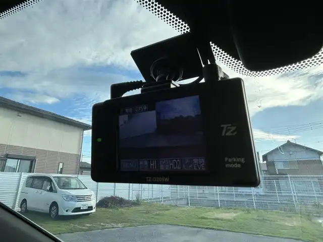 レクサス ＮＸ 300h Fスポーツ 滋賀県 2020(令2)年 3.5万km ヒートブルーコントラストレイヤリング マークレビンソン/純正10.3インチナビ/・AM/FM/・CD/DVD/・SD/USB/AUX/・サウンドライブラリ/・Bluetooth/・Miracast/・フルセグTV/アクティブサウンドコントロール/パノラミックビューモニター/ステアリングスイッチ/革巻きステアリング/ステアリングヒーター/パドルシフト/パノラマルーフ/ヘッドアップディスプレイ/前後ドライブレコーダー/ビルトインETC2.0/プリクラッシュセーフティ/レーントレーシングアラート/パーキングサポートアラート/ブラインドスポットモニター/ロードサインアシスト/アダプティブクルーズコントロール/前席パワーシート/前席シートヒーター/前席ベンチレーションシート/運転席メモリシート/ドアミラーヒーター/LEDヘッドライト/オートマチックヘッドライト/オートハイビーム/フォグランプ/電動格納ミラー/純正18インチアルミホイール