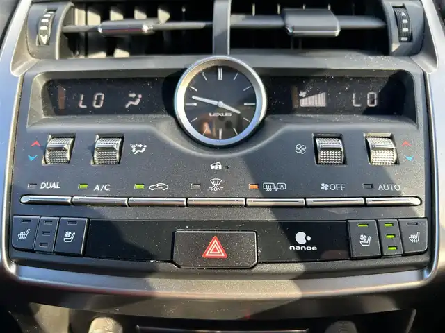 レクサス ＮＸ 300h Fスポーツ 滋賀県 2020(令2)年 3.5万km ヒートブルーコントラストレイヤリング マークレビンソン/純正10.3インチナビ/・AM/FM/・CD/DVD/・SD/USB/AUX/・サウンドライブラリ/・Bluetooth/・Miracast/・フルセグTV/アクティブサウンドコントロール/パノラミックビューモニター/ステアリングスイッチ/革巻きステアリング/ステアリングヒーター/パドルシフト/パノラマルーフ/ヘッドアップディスプレイ/前後ドライブレコーダー/ビルトインETC2.0/プリクラッシュセーフティ/レーントレーシングアラート/パーキングサポートアラート/ブラインドスポットモニター/ロードサインアシスト/アダプティブクルーズコントロール/前席パワーシート/前席シートヒーター/前席ベンチレーションシート/運転席メモリシート/ドアミラーヒーター/LEDヘッドライト/オートマチックヘッドライト/オートハイビーム/フォグランプ/電動格納ミラー/純正18インチアルミホイール