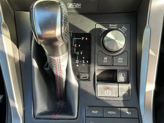 レクサス ＮＸ 300h Fスポーツ 滋賀県 2020(令2)年 3.5万km ヒートブルーコントラストレイヤリング マークレビンソン/純正10.3インチナビ/・AM/FM/・CD/DVD/・SD/USB/AUX/・サウンドライブラリ/・Bluetooth/・Miracast/・フルセグTV/アクティブサウンドコントロール/パノラミックビューモニター/ステアリングスイッチ/革巻きステアリング/ステアリングヒーター/パドルシフト/パノラマルーフ/ヘッドアップディスプレイ/前後ドライブレコーダー/ビルトインETC2.0/プリクラッシュセーフティ/レーントレーシングアラート/パーキングサポートアラート/ブラインドスポットモニター/ロードサインアシスト/アダプティブクルーズコントロール/前席パワーシート/前席シートヒーター/前席ベンチレーションシート/運転席メモリシート/ドアミラーヒーター/LEDヘッドライト/オートマチックヘッドライト/オートハイビーム/フォグランプ/電動格納ミラー/純正18インチアルミホイール