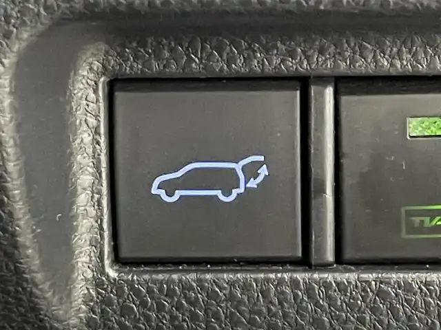 トヨタ ハリアー ハイブリッド Z 道央・札幌 2021(令3)年 4.1万km プレシャスブラックパール ・４WD/・寒冷地仕様/・純正メモリーナビゲーション/　BT/USB/フルセグ/AUX/Miracast/・パノラミックビューモニター/・JBLプレミアムサウンド/・パワーバックドア/・純正ビルトインETC/・前席パワーシート/・ハーフレザーシート/・デジタルインナーミラー/・プリクラッシュセーフティ/・ブラインドスポットモニター/・リアクロストラフィックアラート/・パーキングサポートブレーキ/・ロードサインアシスト/・オートブレーキホールド/・レーダークルーズコントロール/・前後コーナーセンサー/・レーンキープアシスト/・横滑り防止装置/・先行車発進通知/・MTモード付AT/・LEDヘッドライト/・フロントフォグライト/・オートライト/・オートマチックハイビーム/・純正フロアマット/・純正AW19インチ/・スマートキー/・プッシュスタート/・保証書付き/・取説付き