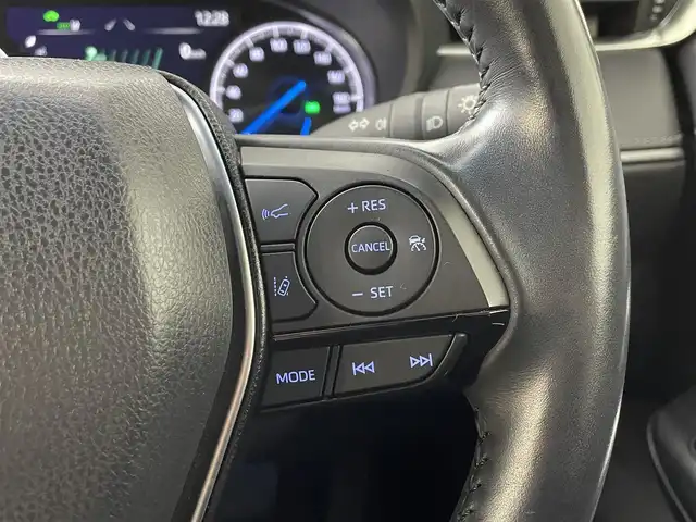 トヨタ ハリアー ハイブリッド Z 道央・札幌 2021(令3)年 4.1万km プレシャスブラックパール ・４WD/・寒冷地仕様/・純正メモリーナビゲーション/　BT/USB/フルセグ/AUX/Miracast/・パノラミックビューモニター/・JBLプレミアムサウンド/・パワーバックドア/・純正ビルトインETC/・前席パワーシート/・ハーフレザーシート/・デジタルインナーミラー/・プリクラッシュセーフティ/・ブラインドスポットモニター/・リアクロストラフィックアラート/・パーキングサポートブレーキ/・ロードサインアシスト/・オートブレーキホールド/・レーダークルーズコントロール/・前後コーナーセンサー/・レーンキープアシスト/・横滑り防止装置/・先行車発進通知/・MTモード付AT/・LEDヘッドライト/・フロントフォグライト/・オートライト/・オートマチックハイビーム/・純正フロアマット/・純正AW19インチ/・スマートキー/・プッシュスタート/・保証書付き/・取説付き