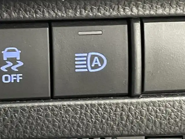 トヨタ ハリアー ハイブリッド Z 道央・札幌 2021(令3)年 4.1万km プレシャスブラックパール ・４WD/・寒冷地仕様/・純正メモリーナビゲーション/　BT/USB/フルセグ/AUX/Miracast/・パノラミックビューモニター/・JBLプレミアムサウンド/・パワーバックドア/・純正ビルトインETC/・前席パワーシート/・ハーフレザーシート/・デジタルインナーミラー/・プリクラッシュセーフティ/・ブラインドスポットモニター/・リアクロストラフィックアラート/・パーキングサポートブレーキ/・ロードサインアシスト/・オートブレーキホールド/・レーダークルーズコントロール/・前後コーナーセンサー/・レーンキープアシスト/・横滑り防止装置/・先行車発進通知/・MTモード付AT/・LEDヘッドライト/・フロントフォグライト/・オートライト/・オートマチックハイビーム/・純正フロアマット/・純正AW19インチ/・スマートキー/・プッシュスタート/・保証書付き/・取説付き