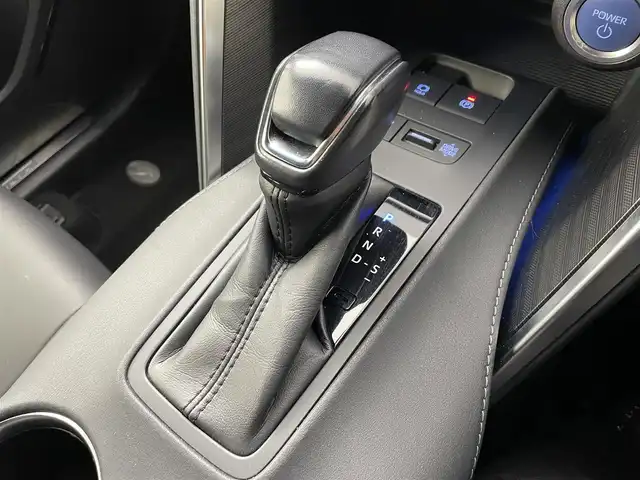 トヨタ ハリアー ハイブリッド Z 道央・札幌 2021(令3)年 4.1万km プレシャスブラックパール ・４WD/・寒冷地仕様/・純正メモリーナビゲーション/　BT/USB/フルセグ/AUX/Miracast/・パノラミックビューモニター/・JBLプレミアムサウンド/・パワーバックドア/・純正ビルトインETC/・前席パワーシート/・ハーフレザーシート/・デジタルインナーミラー/・プリクラッシュセーフティ/・ブラインドスポットモニター/・リアクロストラフィックアラート/・パーキングサポートブレーキ/・ロードサインアシスト/・オートブレーキホールド/・レーダークルーズコントロール/・前後コーナーセンサー/・レーンキープアシスト/・横滑り防止装置/・先行車発進通知/・MTモード付AT/・LEDヘッドライト/・フロントフォグライト/・オートライト/・オートマチックハイビーム/・純正フロアマット/・純正AW19インチ/・スマートキー/・プッシュスタート/・保証書付き/・取説付き