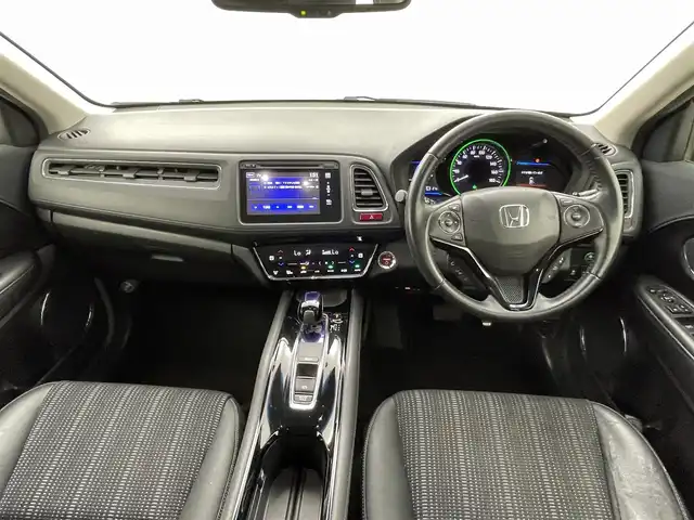 ホンダ ヴェゼル ハイブリッド Z 熊本県 2015(平27)年 6.8万km ミスティックグリーンパール 純正ナビ（ＣＤ・ＤＶＤ・フルセグ・ＢＴ）/バックカメラ　/ビルトインＥＴＣ　/クルーズコントロール　/前席シートヒーター　/衝突軽減ブレーキ　/横滑り防止　/パドルシフト/ハーフレザーシート　/オートライト/LEDヘッドライト/フォグランプ/純正フロアマット　/純正１７インチＡＷ/スマートキー/プッシュスタート/スペアキー1本