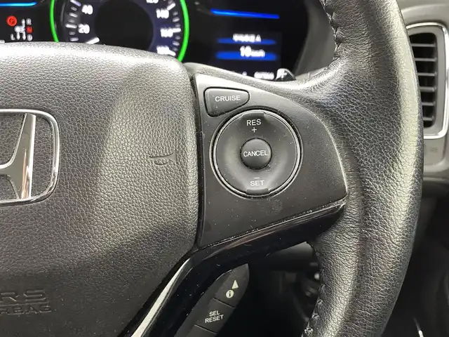 ホンダ ヴェゼル ハイブリッド Z 熊本県 2015(平27)年 6.8万km ミスティックグリーンパール 純正ナビ（ＣＤ・ＤＶＤ・フルセグ・ＢＴ）/バックカメラ　/ビルトインＥＴＣ　/クルーズコントロール　/前席シートヒーター　/衝突軽減ブレーキ　/横滑り防止　/パドルシフト/ハーフレザーシート　/オートライト/LEDヘッドライト/フォグランプ/純正フロアマット　/純正１７インチＡＷ/スマートキー/プッシュスタート/スペアキー1本