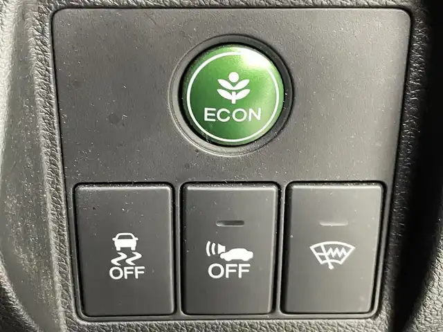 ホンダ ヴェゼル ハイブリッド Z 熊本県 2015(平27)年 6.8万km ミスティックグリーンパール 純正ナビ（ＣＤ・ＤＶＤ・フルセグ・ＢＴ）/バックカメラ　/ビルトインＥＴＣ　/クルーズコントロール　/前席シートヒーター　/衝突軽減ブレーキ　/横滑り防止　/パドルシフト/ハーフレザーシート　/オートライト/LEDヘッドライト/フォグランプ/純正フロアマット　/純正１７インチＡＷ/スマートキー/プッシュスタート/スペアキー1本