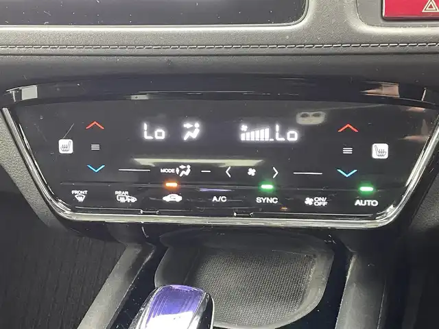 ホンダ ヴェゼル ハイブリッド Z 熊本県 2015(平27)年 6.8万km ミスティックグリーンパール 純正ナビ（ＣＤ・ＤＶＤ・フルセグ・ＢＴ）/バックカメラ　/ビルトインＥＴＣ　/クルーズコントロール　/前席シートヒーター　/衝突軽減ブレーキ　/横滑り防止　/パドルシフト/ハーフレザーシート　/オートライト/LEDヘッドライト/フォグランプ/純正フロアマット　/純正１７インチＡＷ/スマートキー/プッシュスタート/スペアキー1本