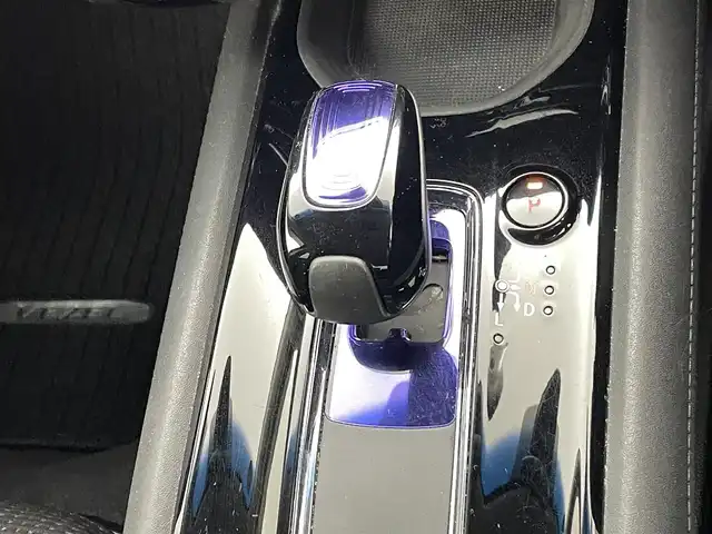 ホンダ ヴェゼル ハイブリッド Z 熊本県 2015(平27)年 6.8万km ミスティックグリーンパール 純正ナビ（ＣＤ・ＤＶＤ・フルセグ・ＢＴ）/バックカメラ　/ビルトインＥＴＣ　/クルーズコントロール　/前席シートヒーター　/衝突軽減ブレーキ　/横滑り防止　/パドルシフト/ハーフレザーシート　/オートライト/LEDヘッドライト/フォグランプ/純正フロアマット　/純正１７インチＡＷ/スマートキー/プッシュスタート/スペアキー1本