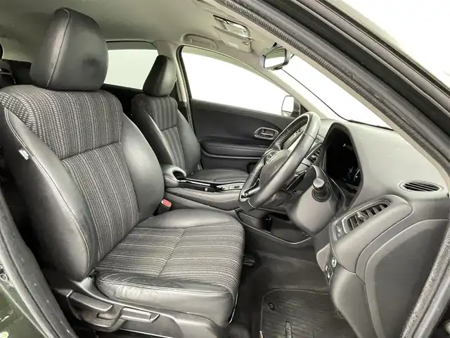 ホンダ ヴェゼル ハイブリッド Z 熊本県 2015(平27)年 6.8万km ミスティックグリーンパール 純正ナビ（ＣＤ・ＤＶＤ・フルセグ・ＢＴ）/バックカメラ　/ビルトインＥＴＣ　/クルーズコントロール　/前席シートヒーター　/衝突軽減ブレーキ　/横滑り防止　/パドルシフト/ハーフレザーシート　/オートライト/LEDヘッドライト/フォグランプ/純正フロアマット　/純正１７インチＡＷ/スマートキー/プッシュスタート/スペアキー1本