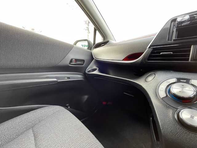 トヨタ シエンタ ハイブリッド ファンベースX 静岡県 2019(平31)年 5.1万km ホワイトパールクリスタルシャイン ●社外マルチディスプレイオーディオ/(AM/FM/Bluetooth/iPod/AUX)/(パイオニア/MVH-5300)/●モデリスタフルエアロ/●バックカメラ/●プリクラッシュセーフティ/●レーンキープアシスト/●前後クリアランスソナー/●オートマチックハイビーム/●ステアリングスイッチ/●ETC/●前後ドライブレコーダー/●デジタルインナーミラー/●純正ホイールカバー/●電動格納ウィンカーミラー/●ドアバイザー/●レベライザー/●片側パワースライドドア/●USB/●ダブルSRS+ABS