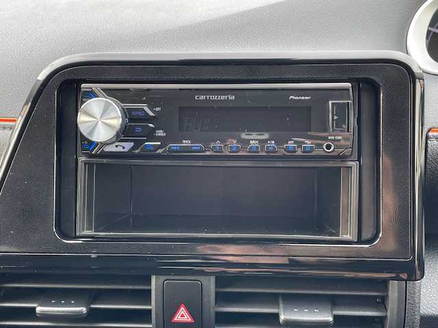 トヨタ シエンタ ハイブリッド ファンベースX 静岡県 2019(平31)年 5.1万km ホワイトパールクリスタルシャイン ●社外マルチディスプレイオーディオ/(AM/FM/Bluetooth/iPod/AUX)/(パイオニア/MVH-5300)/●モデリスタフルエアロ/●バックカメラ/●プリクラッシュセーフティ/●レーンキープアシスト/●前後クリアランスソナー/●オートマチックハイビーム/●ステアリングスイッチ/●ETC/●前後ドライブレコーダー/●デジタルインナーミラー/●純正ホイールカバー/●電動格納ウィンカーミラー/●ドアバイザー/●レベライザー/●片側パワースライドドア/●USB/●ダブルSRS+ABS