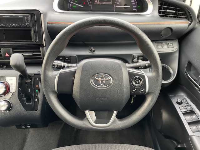 トヨタ シエンタ ハイブリッド ファンベースX 静岡県 2019(平31)年 5.1万km ホワイトパールクリスタルシャイン ●社外マルチディスプレイオーディオ/(AM/FM/Bluetooth/iPod/AUX)/(パイオニア/MVH-5300)/●モデリスタフルエアロ/●バックカメラ/●プリクラッシュセーフティ/●レーンキープアシスト/●前後クリアランスソナー/●オートマチックハイビーム/●ステアリングスイッチ/●ETC/●前後ドライブレコーダー/●デジタルインナーミラー/●純正ホイールカバー/●電動格納ウィンカーミラー/●ドアバイザー/●レベライザー/●片側パワースライドドア/●USB/●ダブルSRS+ABS