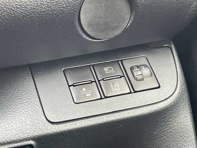 トヨタ シエンタ ハイブリッド ファンベースX 静岡県 2019(平31)年 5.1万km ホワイトパールクリスタルシャイン ●社外マルチディスプレイオーディオ/(AM/FM/Bluetooth/iPod/AUX)/(パイオニア/MVH-5300)/●モデリスタフルエアロ/●バックカメラ/●プリクラッシュセーフティ/●レーンキープアシスト/●前後クリアランスソナー/●オートマチックハイビーム/●ステアリングスイッチ/●ETC/●前後ドライブレコーダー/●デジタルインナーミラー/●純正ホイールカバー/●電動格納ウィンカーミラー/●ドアバイザー/●レベライザー/●片側パワースライドドア/●USB/●ダブルSRS+ABS