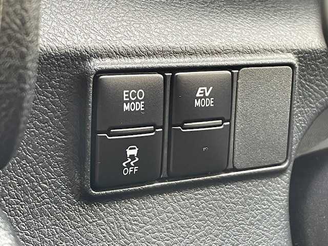 トヨタ シエンタ ハイブリッド ファンベースX 静岡県 2019(平31)年 5.1万km ホワイトパールクリスタルシャイン ●社外マルチディスプレイオーディオ/(AM/FM/Bluetooth/iPod/AUX)/(パイオニア/MVH-5300)/●モデリスタフルエアロ/●バックカメラ/●プリクラッシュセーフティ/●レーンキープアシスト/●前後クリアランスソナー/●オートマチックハイビーム/●ステアリングスイッチ/●ETC/●前後ドライブレコーダー/●デジタルインナーミラー/●純正ホイールカバー/●電動格納ウィンカーミラー/●ドアバイザー/●レベライザー/●片側パワースライドドア/●USB/●ダブルSRS+ABS