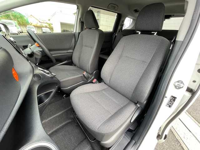 トヨタ シエンタ ハイブリッド ファンベースX 静岡県 2019(平31)年 5.1万km ホワイトパールクリスタルシャイン ●社外マルチディスプレイオーディオ/(AM/FM/Bluetooth/iPod/AUX)/(パイオニア/MVH-5300)/●モデリスタフルエアロ/●バックカメラ/●プリクラッシュセーフティ/●レーンキープアシスト/●前後クリアランスソナー/●オートマチックハイビーム/●ステアリングスイッチ/●ETC/●前後ドライブレコーダー/●デジタルインナーミラー/●純正ホイールカバー/●電動格納ウィンカーミラー/●ドアバイザー/●レベライザー/●片側パワースライドドア/●USB/●ダブルSRS+ABS