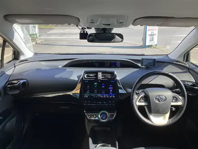 トヨタ プリウス S ツーリングセレクション 鹿児島県 2016(平28)年 7万km アティチュードブラックマイカ ワンオーナー/社外10インチフローティングナビ/　パナソニック　ストラーダCN-F1X10BLD/フルセグ/BD/DVD/CD/Bluetooth/バックカメラ /ビルドインETC/2カメラドライブレコーダー　ユピテル DRY-TW8500d/レーダー探知機　コムテック ZERO 802V/BBS17インチAW/純正17インチAW/トヨタセーフティセンス/革巻きステアリング/前席シートヒーター/純正オプション　インテリアイルミネーション /純正フロアマット/純正ドアバイザー/純正トノカバー/社外ラゲッジマット/取説/保証書/スペアキー