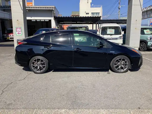 トヨタ プリウス S ツーリングセレクション 鹿児島県 2016(平28)年 7万km アティチュードブラックマイカ ワンオーナー/社外10インチフローティングナビ/　パナソニック　ストラーダCN-F1X10BLD/フルセグ/BD/DVD/CD/Bluetooth/バックカメラ /ビルドインETC/2カメラドライブレコーダー　ユピテル DRY-TW8500d/レーダー探知機　コムテック ZERO 802V/BBS17インチAW/純正17インチAW/トヨタセーフティセンス/革巻きステアリング/前席シートヒーター/純正オプション　インテリアイルミネーション /純正フロアマット/純正ドアバイザー/純正トノカバー/社外ラゲッジマット/取説/保証書/スペアキー