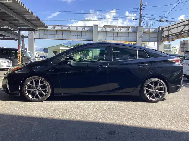 トヨタ プリウス S ツーリングセレクション 鹿児島県 2016(平28)年 7万km アティチュードブラックマイカ ワンオーナー/社外10インチフローティングナビ/　パナソニック　ストラーダCN-F1X10BLD/フルセグ/BD/DVD/CD/Bluetooth/バックカメラ /ビルドインETC/2カメラドライブレコーダー　ユピテル DRY-TW8500d/レーダー探知機　コムテック ZERO 802V/BBS17インチAW/純正17インチAW/トヨタセーフティセンス/革巻きステアリング/前席シートヒーター/純正オプション　インテリアイルミネーション /純正フロアマット/純正ドアバイザー/純正トノカバー/社外ラゲッジマット/取説/保証書/スペアキー