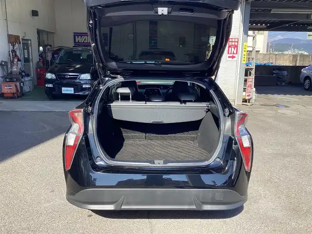 トヨタ プリウス S ツーリングセレクション 鹿児島県 2016(平28)年 7万km アティチュードブラックマイカ ワンオーナー/社外10インチフローティングナビ/　パナソニック　ストラーダCN-F1X10BLD/フルセグ/BD/DVD/CD/Bluetooth/バックカメラ /ビルドインETC/2カメラドライブレコーダー　ユピテル DRY-TW8500d/レーダー探知機　コムテック ZERO 802V/BBS17インチAW/純正17インチAW/トヨタセーフティセンス/革巻きステアリング/前席シートヒーター/純正オプション　インテリアイルミネーション /純正フロアマット/純正ドアバイザー/純正トノカバー/社外ラゲッジマット/取説/保証書/スペアキー