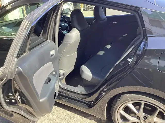 トヨタ プリウス S ツーリングセレクション 鹿児島県 2016(平28)年 7万km アティチュードブラックマイカ ワンオーナー/社外10インチフローティングナビ/　パナソニック　ストラーダCN-F1X10BLD/フルセグ/BD/DVD/CD/Bluetooth/バックカメラ /ビルドインETC/2カメラドライブレコーダー　ユピテル DRY-TW8500d/レーダー探知機　コムテック ZERO 802V/BBS17インチAW/純正17インチAW/トヨタセーフティセンス/革巻きステアリング/前席シートヒーター/純正オプション　インテリアイルミネーション /純正フロアマット/純正ドアバイザー/純正トノカバー/社外ラゲッジマット/取説/保証書/スペアキー