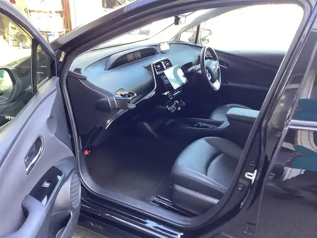 トヨタ プリウス S ツーリングセレクション 鹿児島県 2016(平28)年 7万km アティチュードブラックマイカ ワンオーナー/社外10インチフローティングナビ/　パナソニック　ストラーダCN-F1X10BLD/フルセグ/BD/DVD/CD/Bluetooth/バックカメラ /ビルドインETC/2カメラドライブレコーダー　ユピテル DRY-TW8500d/レーダー探知機　コムテック ZERO 802V/BBS17インチAW/純正17インチAW/トヨタセーフティセンス/革巻きステアリング/前席シートヒーター/純正オプション　インテリアイルミネーション /純正フロアマット/純正ドアバイザー/純正トノカバー/社外ラゲッジマット/取説/保証書/スペアキー