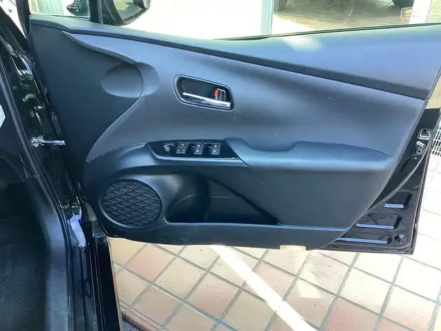 トヨタ プリウス S ツーリングセレクション 鹿児島県 2016(平28)年 7万km アティチュードブラックマイカ ワンオーナー/社外10インチフローティングナビ/　パナソニック　ストラーダCN-F1X10BLD/フルセグ/BD/DVD/CD/Bluetooth/バックカメラ /ビルドインETC/2カメラドライブレコーダー　ユピテル DRY-TW8500d/レーダー探知機　コムテック ZERO 802V/BBS17インチAW/純正17インチAW/トヨタセーフティセンス/革巻きステアリング/前席シートヒーター/純正オプション　インテリアイルミネーション /純正フロアマット/純正ドアバイザー/純正トノカバー/社外ラゲッジマット/取説/保証書/スペアキー