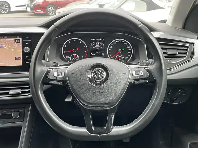 フォルクスワーゲン ポロ TSIハイライン 群馬県 2018(平30)年 5.3万km ピュアホワイト 純正８型ナビ　/フルセグ・Ｂｌｕｅｔｏｏｔｈ/バックカメラ　/スマートキー２本　/衝突軽減ブレーキ　/レーンアシスト　/アダクティブクルーズコントロール　/ドライブレコーダー　/パドルシフト　/純正フロアマット