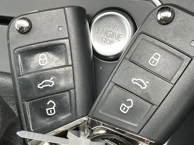 フォルクスワーゲン ポロ TSIハイライン 群馬県 2018(平30)年 5.3万km ピュアホワイト 純正８型ナビ　/フルセグ・Ｂｌｕｅｔｏｏｔｈ/バックカメラ　/スマートキー２本　/衝突軽減ブレーキ　/レーンアシスト　/アダクティブクルーズコントロール　/ドライブレコーダー　/パドルシフト　/純正フロアマット