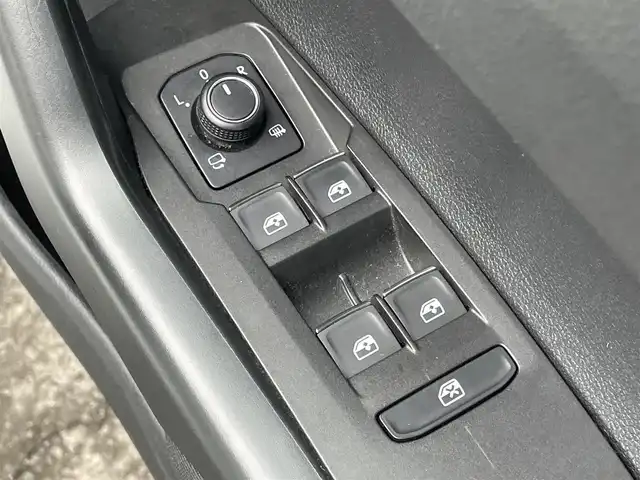 フォルクスワーゲン ポロ TSIハイライン 群馬県 2018(平30)年 5.3万km ピュアホワイト 純正８型ナビ　/フルセグ・Ｂｌｕｅｔｏｏｔｈ/バックカメラ　/スマートキー２本　/衝突軽減ブレーキ　/レーンアシスト　/アダクティブクルーズコントロール　/ドライブレコーダー　/パドルシフト　/純正フロアマット