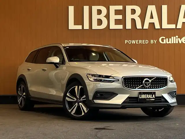 ボルボ Ｖ６０ クロスカントリー T5 AWD プロ 宮城県 2020(令2)年 4.7万km パール ワンオーナー/アダプティブクルーズコントロール/レーンキープアシスト/BLIS/harman/kardonサウンドシステム/ヘッドアップディスプレイ/純正ナビゲーションシステム/フルセグTV/全方位カメラ/ホワイトレザーシート/シートベンチレーション/シートヒーター/メモリ機能付きパワーシート/LEDヘッドライト/オートライト/純正19インチAW/スマートキー/パワーバックドア/液晶メーターパネル/AppleCarPlay/AndroidAuto/ETC車載器