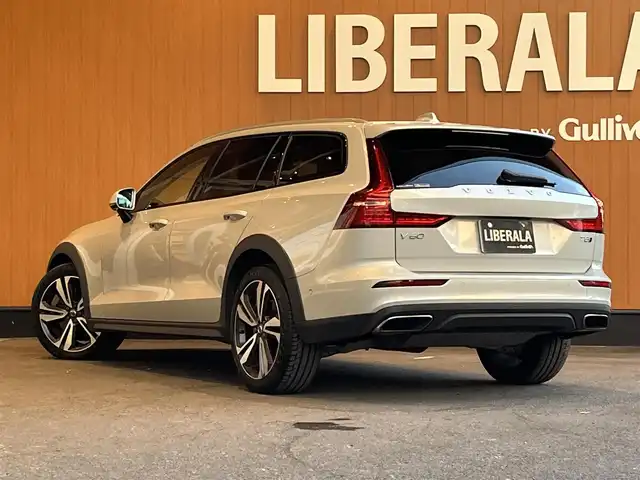 ボルボ Ｖ６０ クロスカントリー T5 AWD プロ 宮城県 2020(令2)年 4.7万km パール ワンオーナー/アダプティブクルーズコントロール/レーンキープアシスト/BLIS/harman/kardonサウンドシステム/ヘッドアップディスプレイ/純正ナビゲーションシステム/フルセグTV/全方位カメラ/ホワイトレザーシート/シートベンチレーション/シートヒーター/メモリ機能付きパワーシート/LEDヘッドライト/オートライト/純正19インチAW/スマートキー/パワーバックドア/液晶メーターパネル/AppleCarPlay/AndroidAuto/ETC車載器