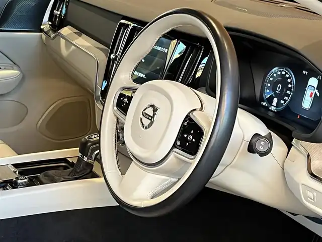 ボルボ Ｖ６０ クロスカントリー T5 AWD プロ 宮城県 2020(令2)年 4.7万km パール ワンオーナー/アダプティブクルーズコントロール/レーンキープアシスト/BLIS/harman/kardonサウンドシステム/ヘッドアップディスプレイ/純正ナビゲーションシステム/フルセグTV/全方位カメラ/ホワイトレザーシート/シートベンチレーション/シートヒーター/メモリ機能付きパワーシート/LEDヘッドライト/オートライト/純正19インチAW/スマートキー/パワーバックドア/液晶メーターパネル/AppleCarPlay/AndroidAuto/ETC車載器