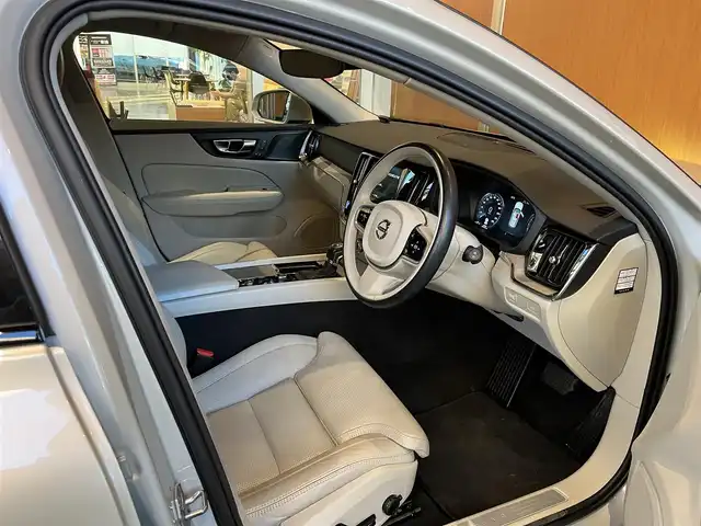 ボルボ Ｖ６０ クロスカントリー T5 AWD プロ 宮城県 2020(令2)年 4.7万km パール ワンオーナー/アダプティブクルーズコントロール/レーンキープアシスト/BLIS/harman/kardonサウンドシステム/ヘッドアップディスプレイ/純正ナビゲーションシステム/フルセグTV/全方位カメラ/ホワイトレザーシート/シートベンチレーション/シートヒーター/メモリ機能付きパワーシート/LEDヘッドライト/オートライト/純正19インチAW/スマートキー/パワーバックドア/液晶メーターパネル/AppleCarPlay/AndroidAuto/ETC車載器