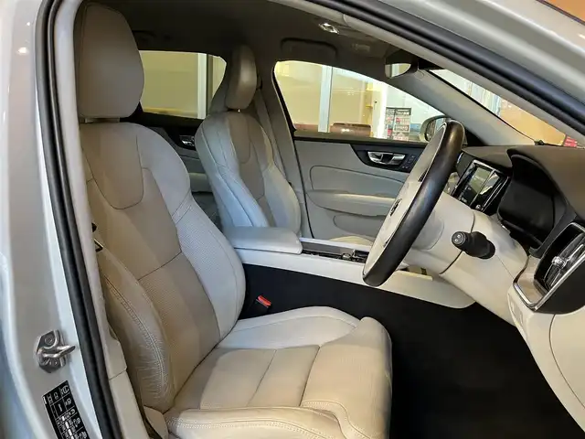 ボルボ Ｖ６０ クロスカントリー T5 AWD プロ 宮城県 2020(令2)年 4.7万km パール ワンオーナー/アダプティブクルーズコントロール/レーンキープアシスト/BLIS/harman/kardonサウンドシステム/ヘッドアップディスプレイ/純正ナビゲーションシステム/フルセグTV/全方位カメラ/ホワイトレザーシート/シートベンチレーション/シートヒーター/メモリ機能付きパワーシート/LEDヘッドライト/オートライト/純正19インチAW/スマートキー/パワーバックドア/液晶メーターパネル/AppleCarPlay/AndroidAuto/ETC車載器