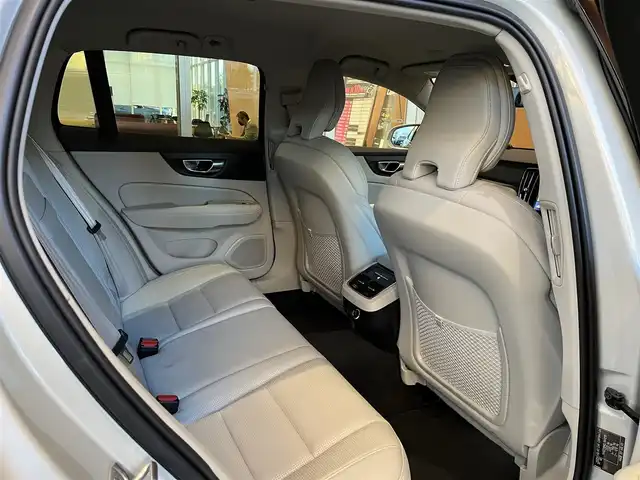 ボルボ Ｖ６０ クロスカントリー T5 AWD プロ 宮城県 2020(令2)年 4.7万km パール ワンオーナー/アダプティブクルーズコントロール/レーンキープアシスト/BLIS/harman/kardonサウンドシステム/ヘッドアップディスプレイ/純正ナビゲーションシステム/フルセグTV/全方位カメラ/ホワイトレザーシート/シートベンチレーション/シートヒーター/メモリ機能付きパワーシート/LEDヘッドライト/オートライト/純正19インチAW/スマートキー/パワーバックドア/液晶メーターパネル/AppleCarPlay/AndroidAuto/ETC車載器