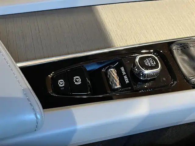 ボルボ Ｖ６０ クロスカントリー T5 AWD プロ 宮城県 2020(令2)年 4.7万km パール ワンオーナー/アダプティブクルーズコントロール/レーンキープアシスト/BLIS/harman/kardonサウンドシステム/ヘッドアップディスプレイ/純正ナビゲーションシステム/フルセグTV/全方位カメラ/ホワイトレザーシート/シートベンチレーション/シートヒーター/メモリ機能付きパワーシート/LEDヘッドライト/オートライト/純正19インチAW/スマートキー/パワーバックドア/液晶メーターパネル/AppleCarPlay/AndroidAuto/ETC車載器