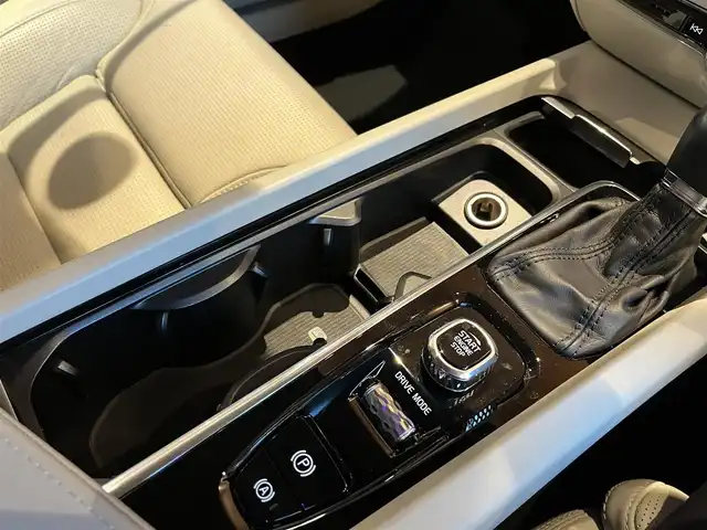 ボルボ Ｖ６０ クロスカントリー T5 AWD プロ 宮城県 2020(令2)年 4.7万km パール ワンオーナー/アダプティブクルーズコントロール/レーンキープアシスト/BLIS/harman/kardonサウンドシステム/ヘッドアップディスプレイ/純正ナビゲーションシステム/フルセグTV/全方位カメラ/ホワイトレザーシート/シートベンチレーション/シートヒーター/メモリ機能付きパワーシート/LEDヘッドライト/オートライト/純正19インチAW/スマートキー/パワーバックドア/液晶メーターパネル/AppleCarPlay/AndroidAuto/ETC車載器