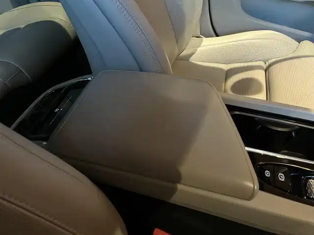 ボルボ Ｖ６０ クロスカントリー T5 AWD プロ 宮城県 2020(令2)年 4.7万km パール ワンオーナー/アダプティブクルーズコントロール/レーンキープアシスト/BLIS/harman/kardonサウンドシステム/ヘッドアップディスプレイ/純正ナビゲーションシステム/フルセグTV/全方位カメラ/ホワイトレザーシート/シートベンチレーション/シートヒーター/メモリ機能付きパワーシート/LEDヘッドライト/オートライト/純正19インチAW/スマートキー/パワーバックドア/液晶メーターパネル/AppleCarPlay/AndroidAuto/ETC車載器