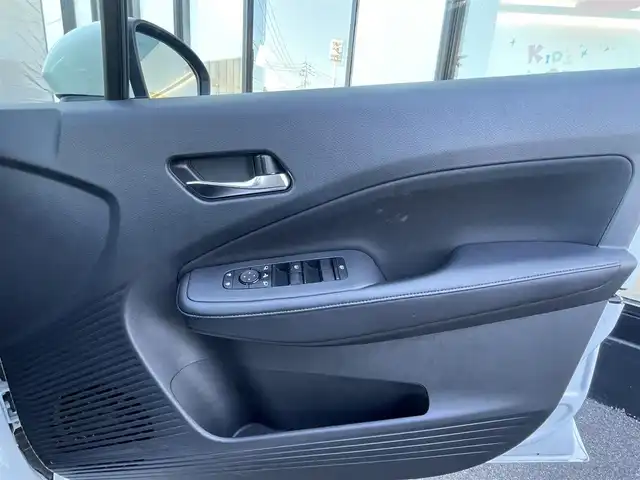 日産 ノート X 佐賀県 2024(令6)年 1.5万km ピュアホワイトパール エマージェンシーブレーキ/フロント&バックソナー/純正9型ナビ/・バックカメラ/・フルセグTV/BT/LEDヘッドライト/オートマチックハイビーム/オートライト/プッシュスタート/ETC/社外ドラレコ(SN-ST2200)/電動パーキングスイッチ/ステアリングスイッチ/電動格納ミラー/ドアバイザー/フロアマット/ISOFIX/スペアキー×１/保証書