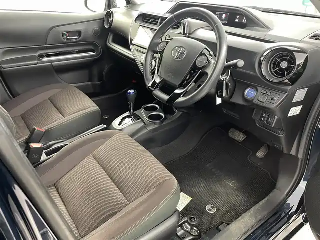 トヨタ アクア G ブラックソフトレザーセレ 福島県 2019(平31)年 7万km ブラッキッシュアゲハガラスフレーク Toyota Safety Sense C/・プリクラッシュセーフティシステム/・レーンディパーチャーアラート/・オートマチックハイビーム/・先行車発進告知機能/・クルーズコントロール/純正ナビゲーション/・型式：AVN-D9W/・Bluetooth/TV/CD/DVD/AM・FM/USB/AUX/・バックカメラ/・ETC/LEDライト/・オートライト/・ヘッドライトリベライザー/電動格納ウィンカーミラー/革巻きステアリング/・ステアリングスイッチ/プッシュスタート/・スマートキー/・スペアキー/ドアバイザー/純正フロアアット