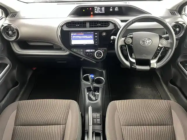 トヨタ アクア G ブラックソフトレザーセレ 福島県 2019(平31)年 7万km ブラッキッシュアゲハガラスフレーク Toyota Safety Sense C/・プリクラッシュセーフティシステム/・レーンディパーチャーアラート/・オートマチックハイビーム/・先行車発進告知機能/・クルーズコントロール/純正ナビゲーション/・型式：AVN-D9W/・Bluetooth/TV/CD/DVD/AM・FM/USB/AUX/・バックカメラ/・ETC/LEDライト/・オートライト/・ヘッドライトリベライザー/電動格納ウィンカーミラー/革巻きステアリング/・ステアリングスイッチ/プッシュスタート/・スマートキー/・スペアキー/ドアバイザー/純正フロアアット