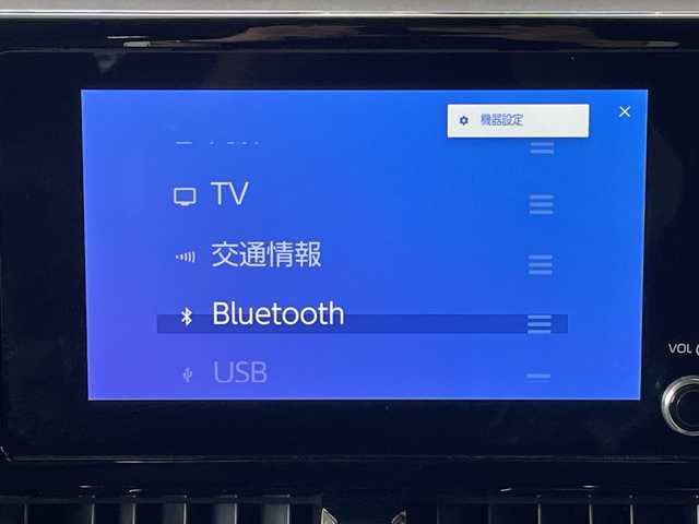 トヨタ カローラ クロス ハイブリッド S 宮城県 2024(令6)年 1.3万km アティチュードブラックマイカ /4WD//ワンオーナー//純正7インチディスプレイオーディオ/(Bluetooth/USB/AM/FM/Miracast)/(AppleCarPlay/AndroidAuto)//OP TV・オペレーター付T-Connectナビキット//メーカーOP LEDフォグランプ//ビルトインＥＴＣ//LEDヘッドライト//バックカメラ//前後ドライブレコーダー(TZ-DR210)//Toyota Safety Sense/(プリクラッシュセーフティ)/(レーントレーシングアシスト)/(レーダークルーズコントロール)/(オートマチックハイビーム)/(ロードサインアシスト)//パーキングサポートブレーキ//クリアランスソナー//ルーフレール//スマートキー//スペアキーx1//ドアバイザー//純正17インチAW